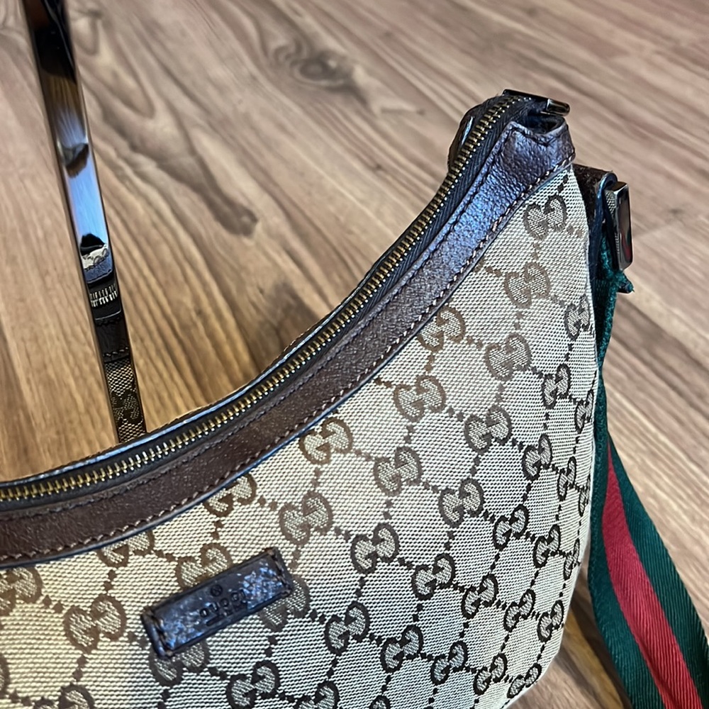 Gucci Beige GG Supreme Canvas Crossbody with Green-Red Web Strap - Picture 9 of 16
